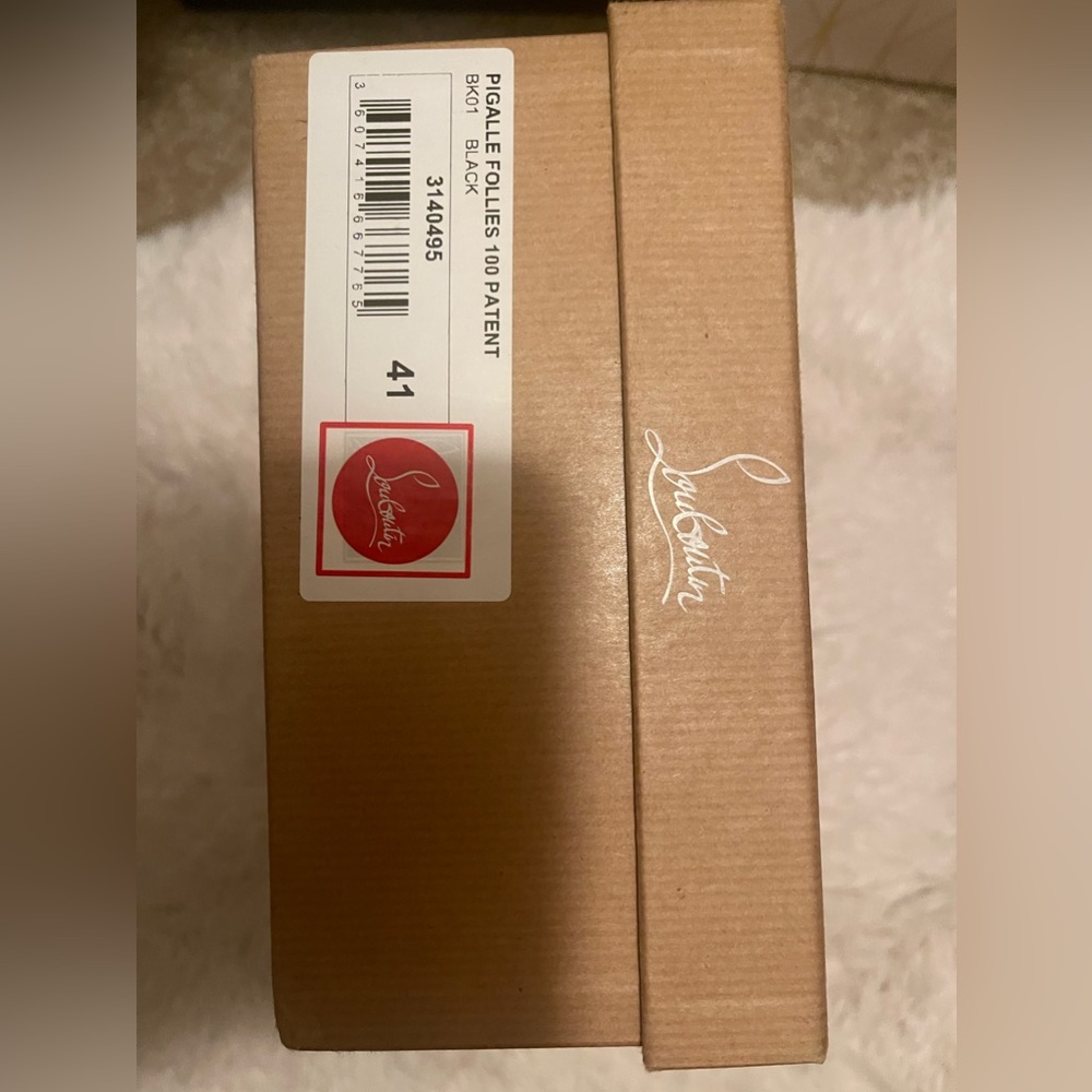 BRAND NEW! Still in original dust bags/box Christian Louboutin Pigalles sz 41.